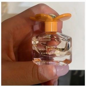 DAISY Marc Jacob’s ever so fresh NWT